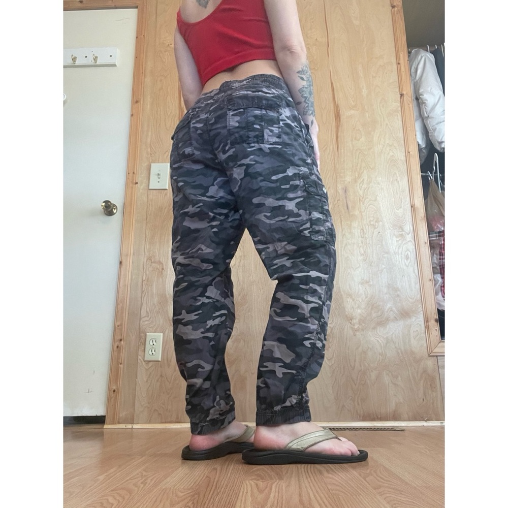 Calvin Klein Women's Gray Camo Jogger Pants